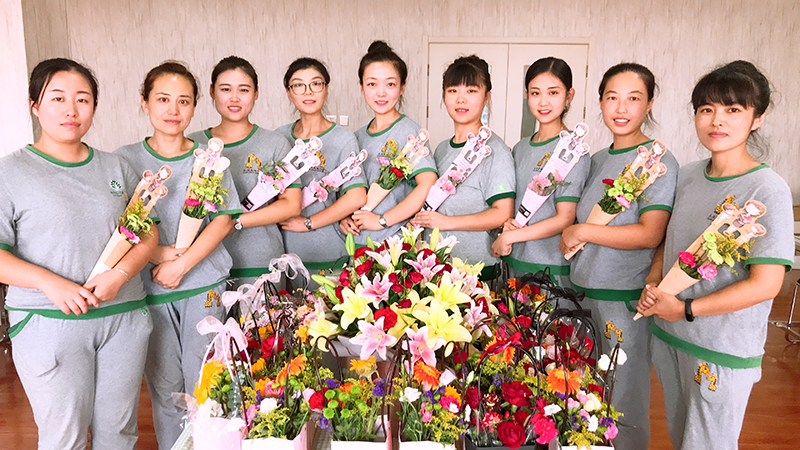 河北唐山(shān)跨世紀長(cháng)頸鹿幼兒園:加強師德(dé)師風建設,過有(yǒu)品位的教師節