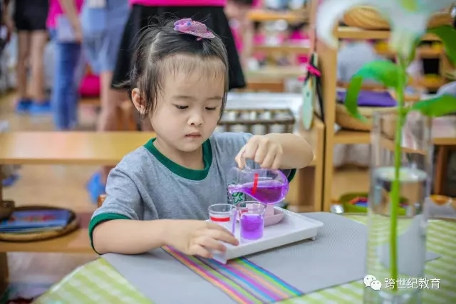 謹記這4點,在家也可(kě)以“玩轉”蒙氏教育!